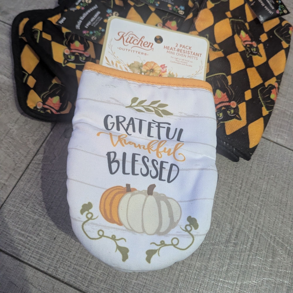 Grateful Thankful Blessed Pumpkin Oven Mitt - Kitchen Outfitters